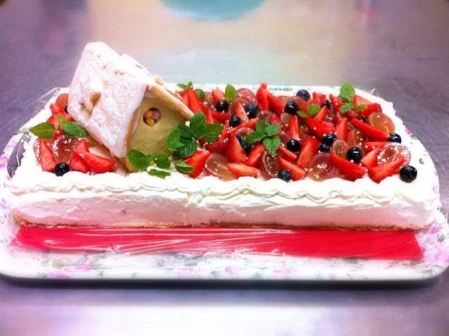 Rectangle cake with a cookie house|cheesyさん