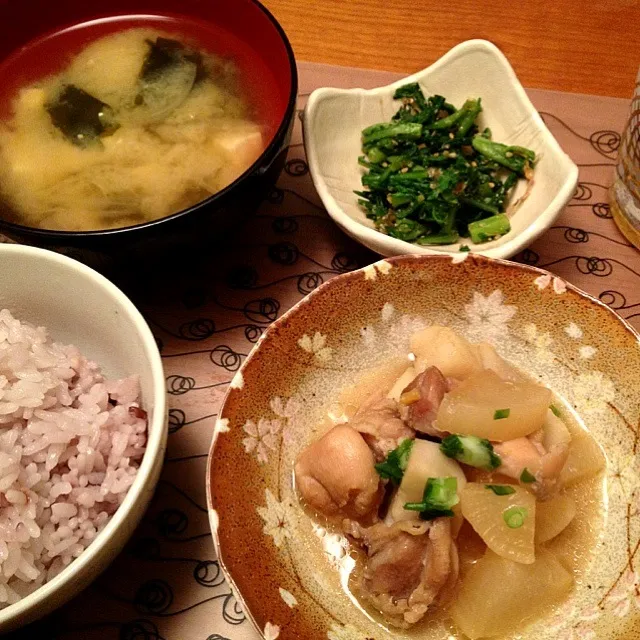 鶏と里芋大根の味噌煮  春菊ゴマ和え 味噌汁|ikukoさん