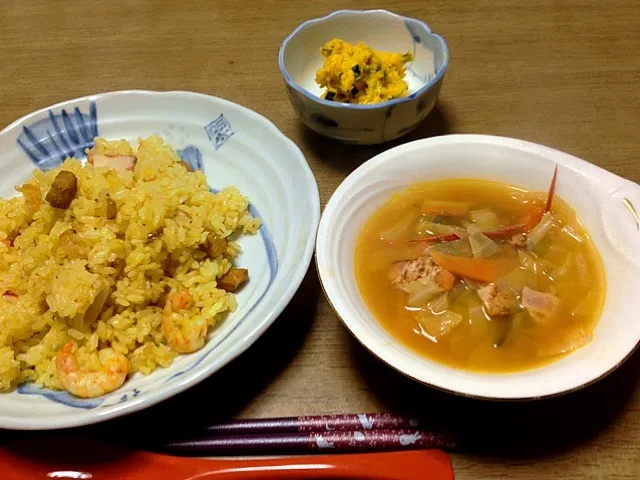 パエリア。野菜いっぱいのスープ。|白ご飯大好き専用ザク。さん