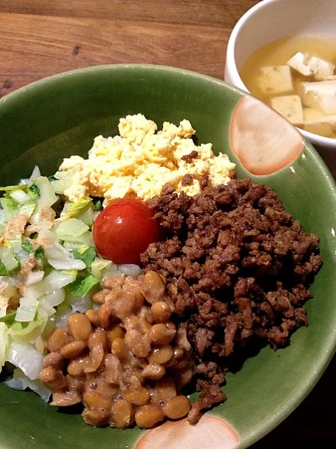 四色そぼろ丼。ポイントはマヨ玉子そぼろ( ´ ▽ ` )|ayacoさん