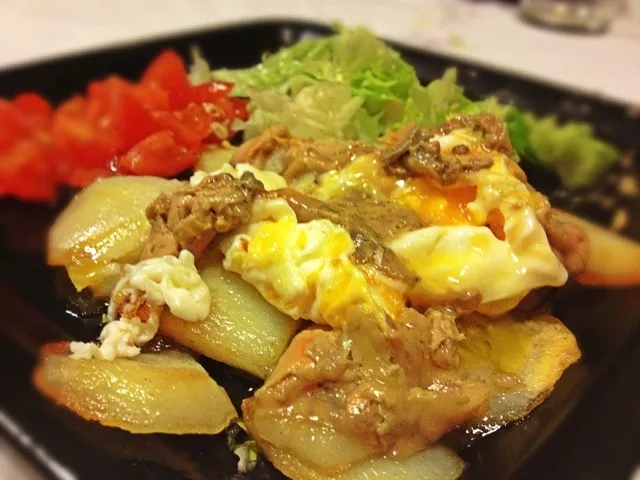 #OMG  "fried eggs with potatoes and foie"|De Pupesさん