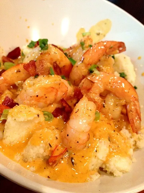 Snapdishの料理写真:Chef's Best Shrimp N Grits Key Lime Garlic Butter|vinayakaさん