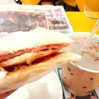 Snapdishの料理写真:早餐店2號餐-火腿蛋切邊|陳大炮さん