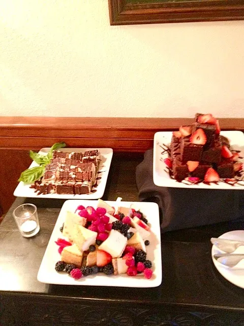 Baxters tiramisu, brownies, and cheesecake.|bailey mcdowellさん