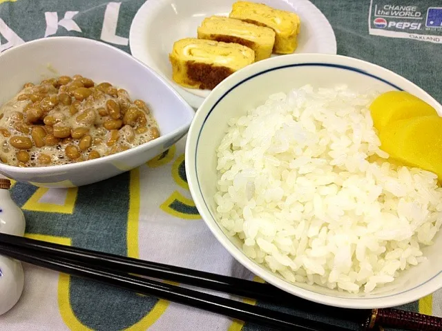 鍋で炊いたご飯と王道のおかず♡|michiさん