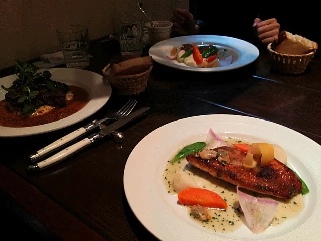 私ゎ白身魚のランチ☆ 左、ステーキ☆ 奥、チキン|瞳さん