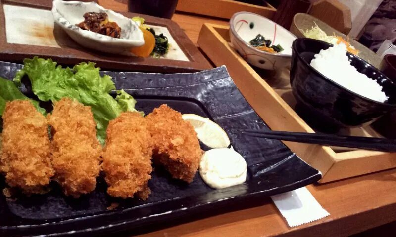 Snapdishの料理写真:カキフライ定食|ゆ吉さん