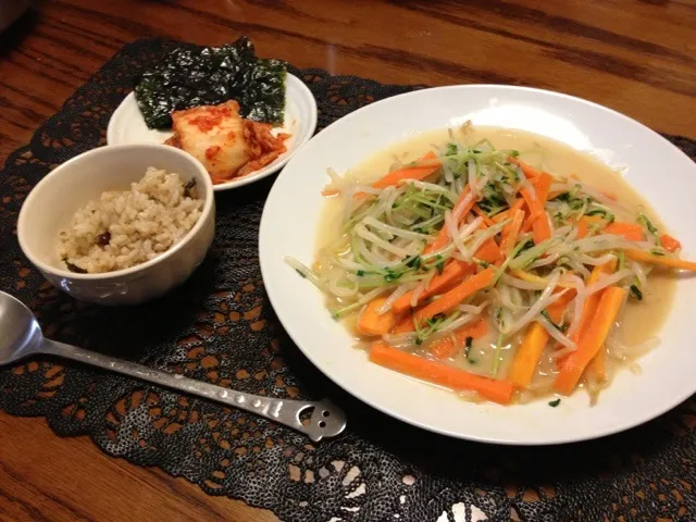 もやしと豆苗の白湯塩炒め♡＋キムチと韓国のり♡|ずぼら管理栄養士ママさん