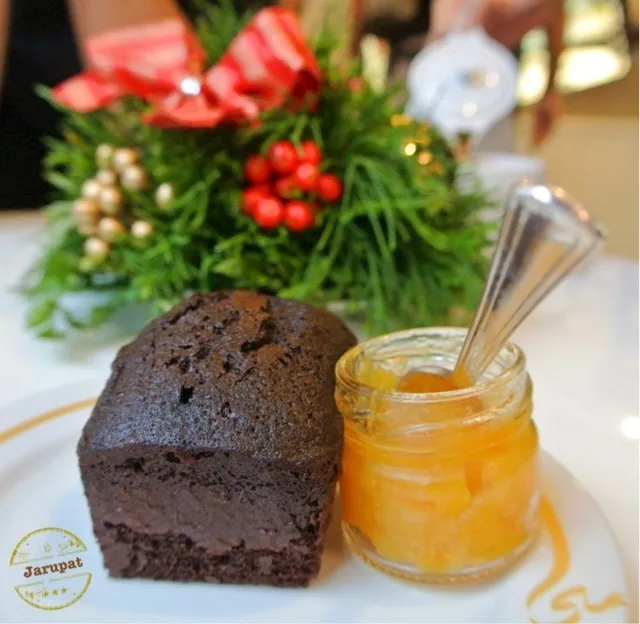 Moist chocolate cake and orange jam|BOJARUさん