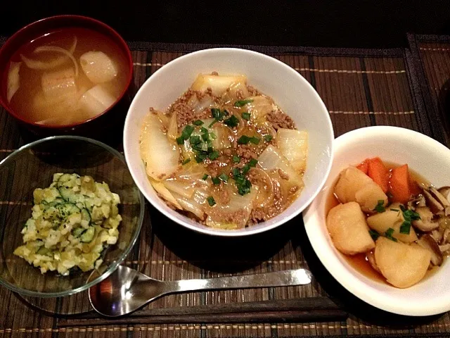 Snapdishの料理写真:麻婆白菜丼、じゃがいも人参しいたけの煮物、さつまいもサラダ|はるさん