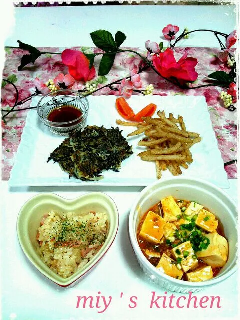 ☆12/28 dinner☆

＊麻婆豆腐
＊ﾚﾝｼﾞde簡単ﾘｿﾞｯﾄ(玉ねぎ、ﾊﾑ、ﾊﾟｾﾘ)
＊ひじきのお焼き(卵、玉ねぎ)
＊ポテト|みぃにゃんさん