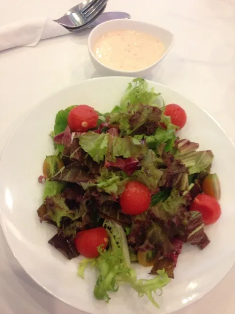 Green salad with cherry tomato!|Len R Ortegaさん