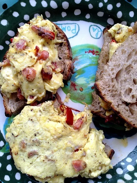 Egg, pancetta, Calabrian chiles, rustic batard|Chrisさん