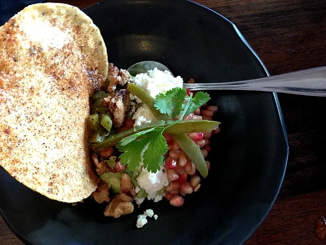 Pomegranate, walnut, and goat cheese guac @sol_cocina|michael nassarさん