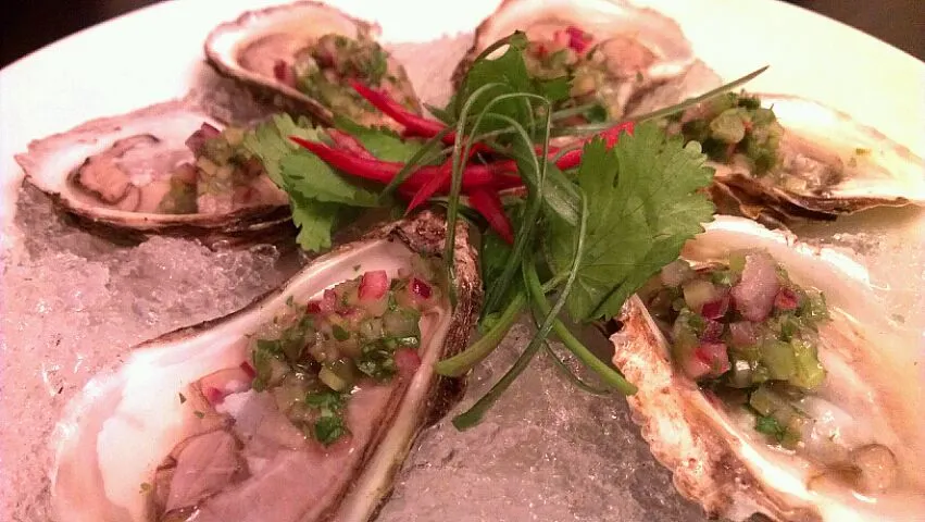 oysters with cilantro stem, red onion and lime mionette|meaghann marcilleさん