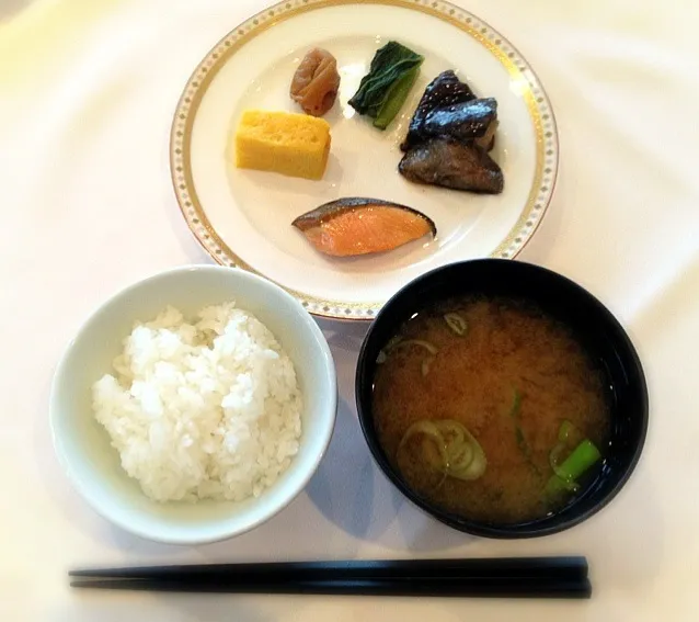 ホテルの朝食バイキングは和食|らいちさん