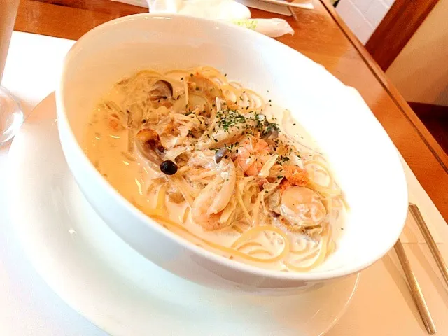 Snapdishの料理写真:帆立とエビのクリームパスタ|齊藤良史さん