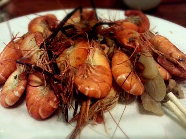 drunken shrimp or 'udang mabuk' cooked with herbs|evi yapiraさん