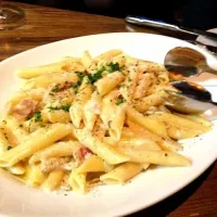 Snapdishの料理写真:PUBLIC HOUSE クリームソースのペンネ