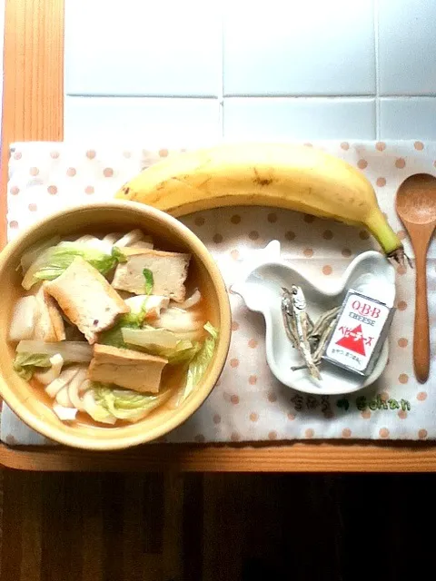 chihiroのごはん 厚揚げ白菜中華風うどん、にぼし、チーズ、バナナ|あっこさんのさん