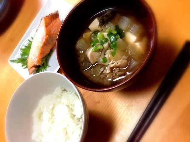 白ご飯  大根とマイタケと豆腐のお味噌汁  焼鮭|Acoさん