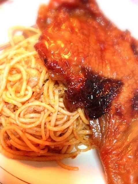 Meat spaghetti with roasted chicken leg|sharmellさん