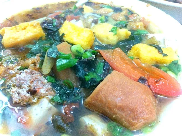 Snapdishの料理写真:Bún ốc cua thập cẩm|Hoaさん