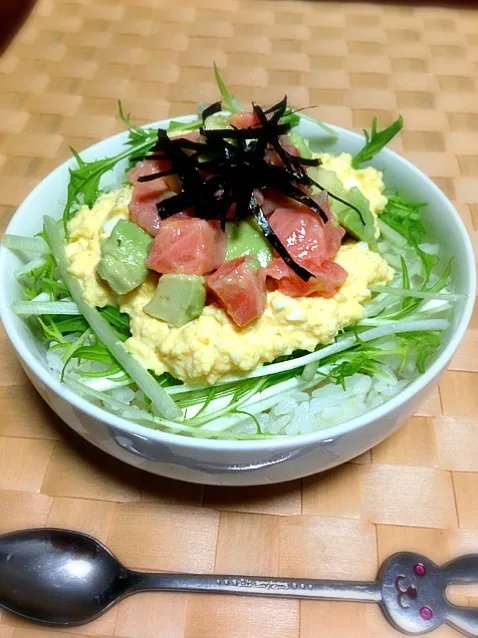 Snapdishの料理写真:アボカドサーモンのタルタル丼|yuiさん