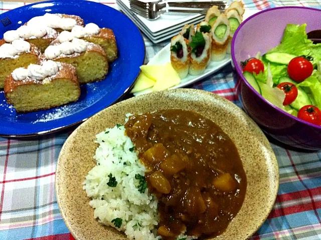 カレーパセリライス・レタスサラダ・キュウリと梅シソちくわ・パウンドケーキ|まーままさん