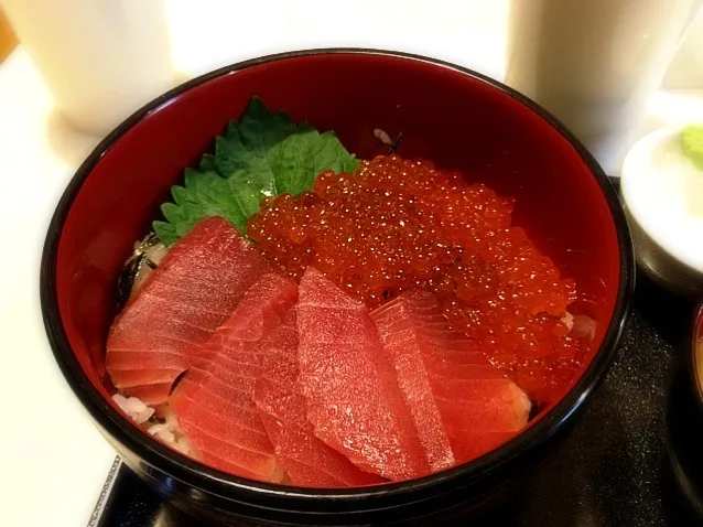 Snapdishの料理写真:まぐろいくら丼|saoさん