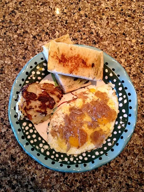 Fried potatoes, sunny up eggs, onion ciabatta, white truffles.|Chrisさん