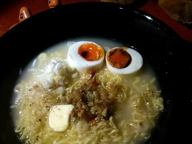 洋風脂豚骨ラーメン|つばささん