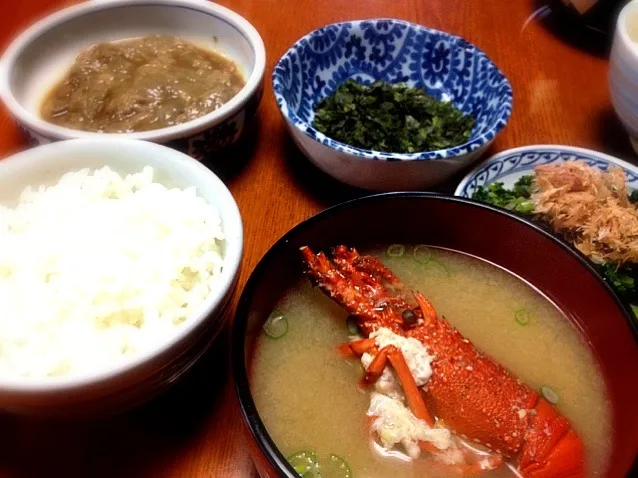 伊勢海老の味噌汁で朝ごはん😄|ゆみずさん