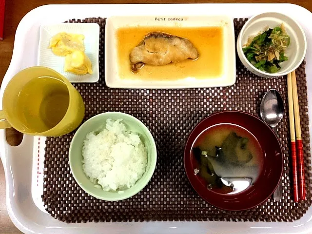 赤魚の煮付、ほうれん草のお浸し、だし巻玉子、わかめの味噌汁、ご飯|SHIHOさん