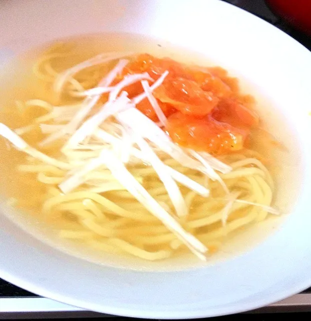 スープの出汁は高級日高昆布と、鳥肉だけ！トマトを入れて更にあっさり塩ラーメン|ともちゃんさん