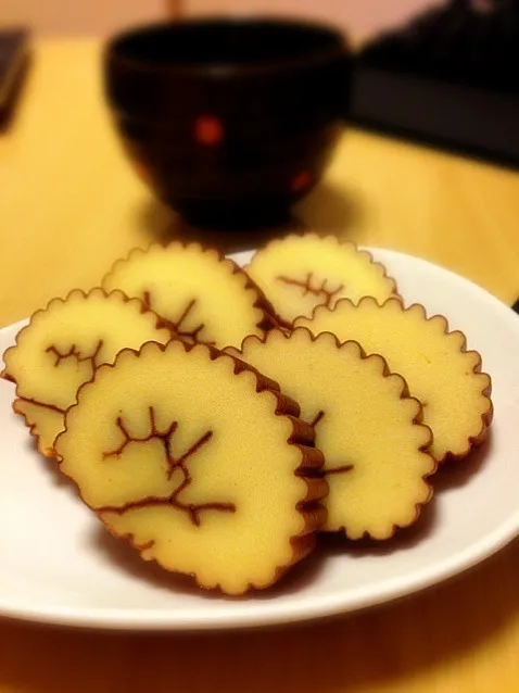 家に伊達巻が好きすぎる人がいて我慢できないようなので、今日買って来た伊達巻もう食べちゃう。|liccaさん