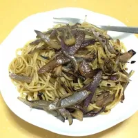 Snapdishの料理写真:キノコとタマネギの和風パスタ|Shinichiro Araiさん