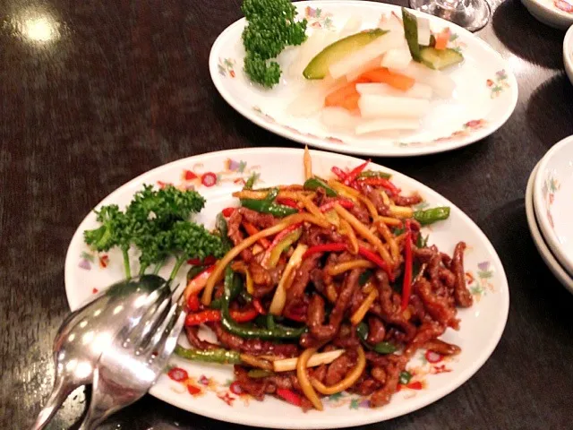 菜香新館の青椒肉絲と野菜の甘酢漬け|TonyYamadaさん