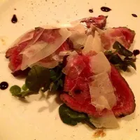 Snapdishの料理写真:丹波篠山産鹿もも肉の前菜。バルサミコとパルミジャーノチーズで|HassyHさん