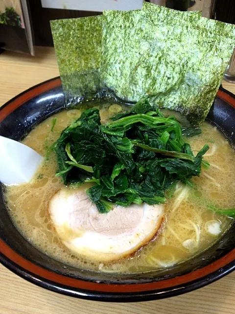 Snapdishの料理写真:せい家、ほうれん草ラーメン|maruruさん