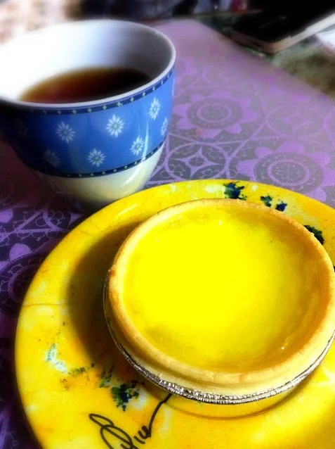 Egg tart with tea☕|PeonyYanさん