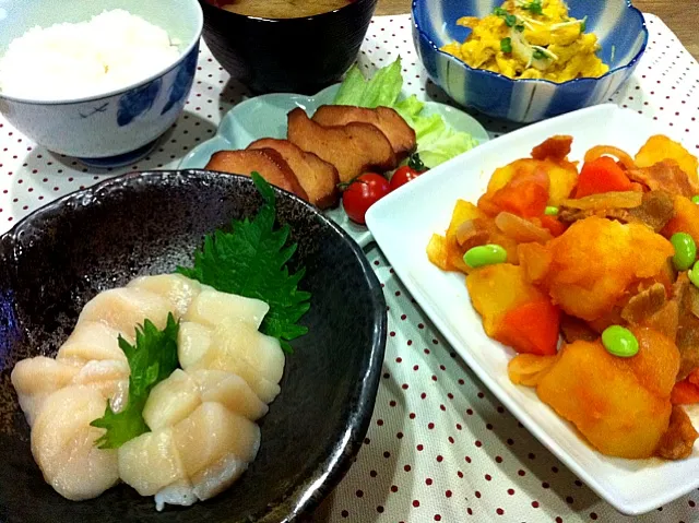 サロマ湖産生ホタテ・肉じゃがケチャップ味・ちくわ卵炒め・頂き物焼き豚・舞茸味噌汁|まーままさん