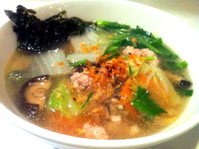 Clear soup with tofu, seaweed & minced pork|skyblueさん