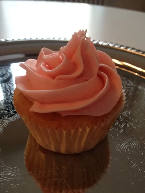 Vanilla cupcake w/ vanilla icing Hummingbird recipe|sanne christensenさん