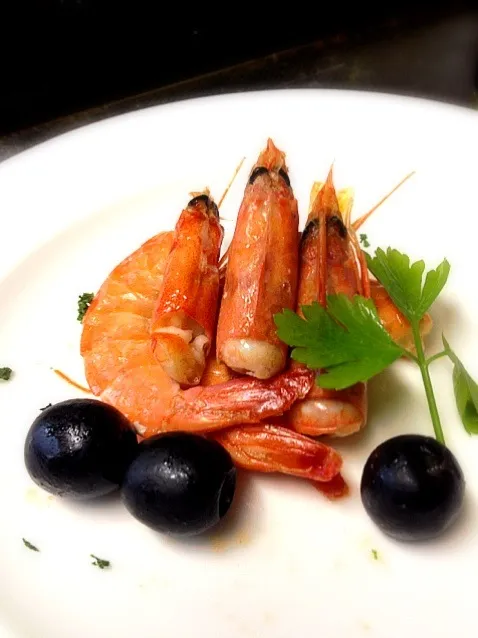 ソフトシェルエビとオリーブのオイル煮込み|沖縄「ピロピロ」ライフさん