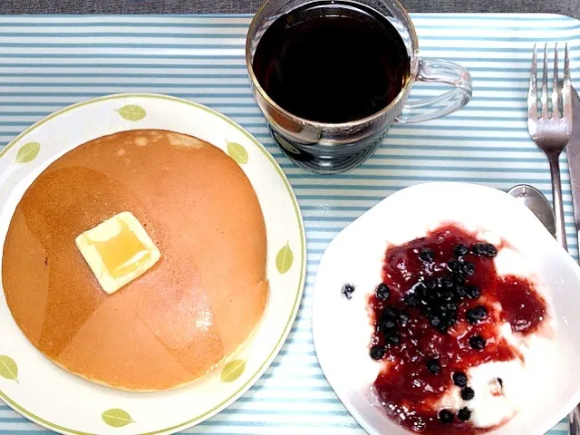 ベリーヨーグルト＆ホットケーキ|そぶ子さん