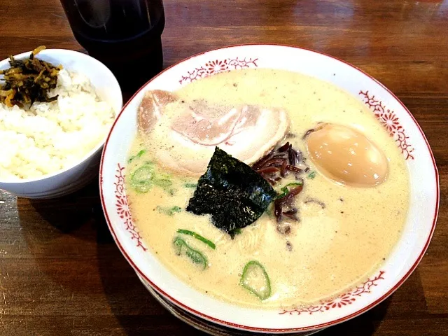 Snapdishの料理写真:豚骨味噌味玉ラーメン|dodさん