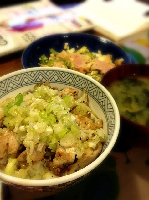 丼WEEK！焼き鳥ネギ丼|むーさん