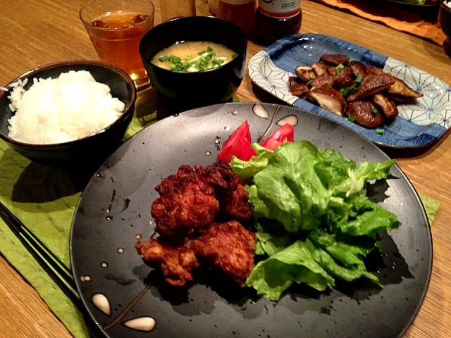 から揚げ  サラダ   椎茸のソテー  味噌汁|高田恵子さん