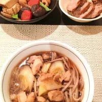 Snapdishの料理写真:年越しそばと炒り鶏、お煮しめ、焼豚|yukinaさん